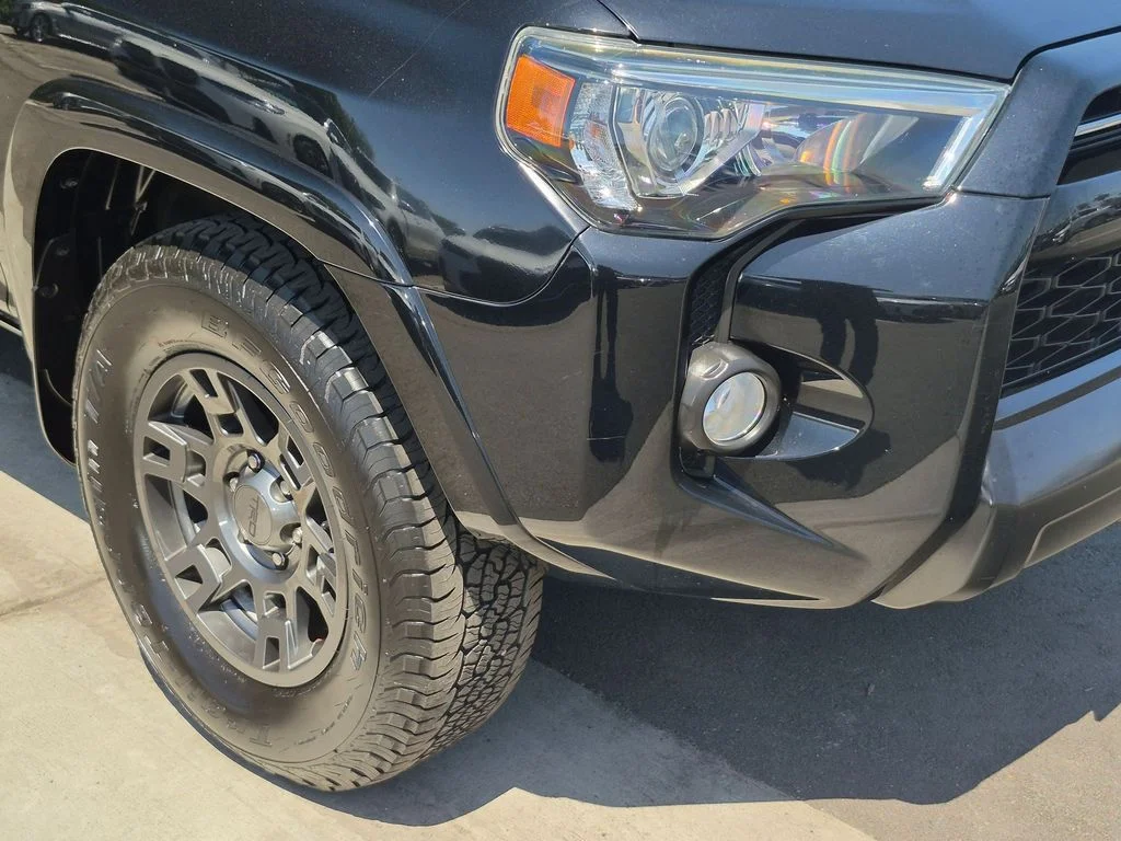 Used 2020 Black Toyota Venture image 24