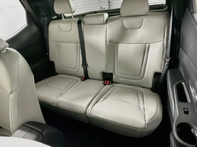 New 2027 Gray Hyundai SE image 12