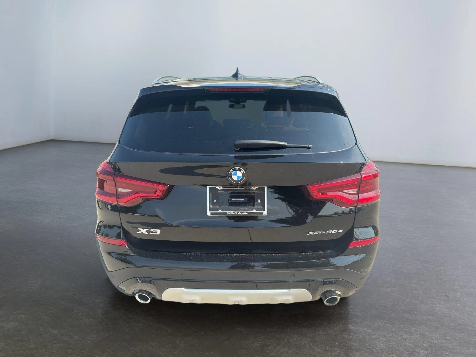 Used 2021 Jet Black BMW xDrive30e image 14
