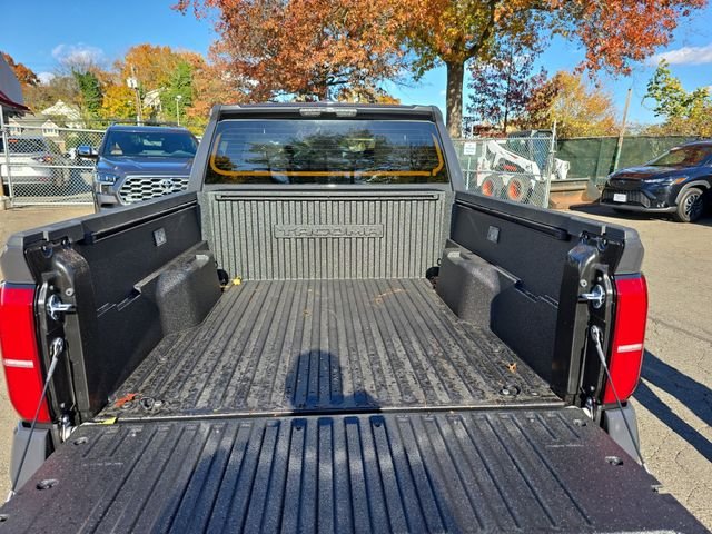 2025 Toyota Tacoma SR5 - Photo 12