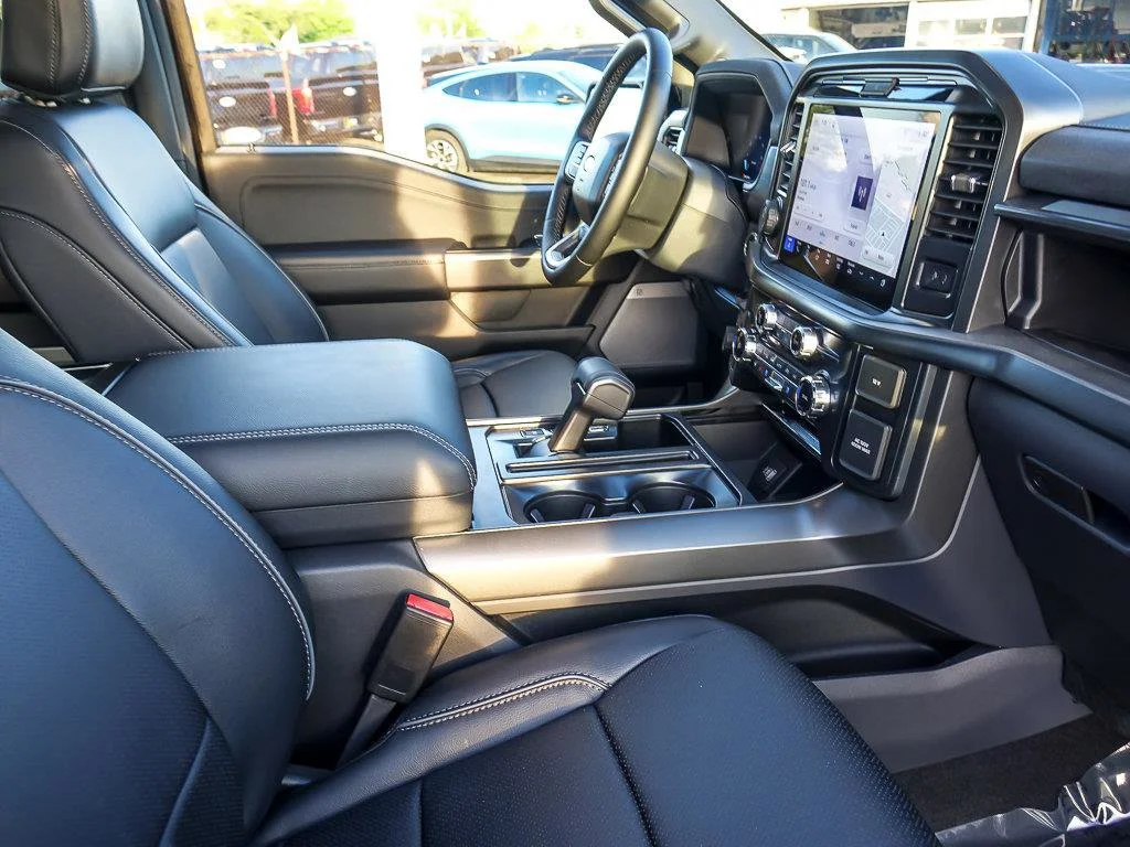 Used 2026 Agate Black Metallic Ford LARIAT image 32