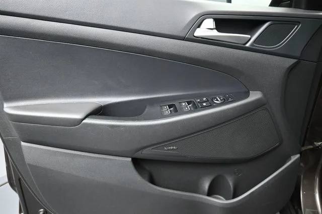 Used 2020 Green Hyundai Ultimate image 13