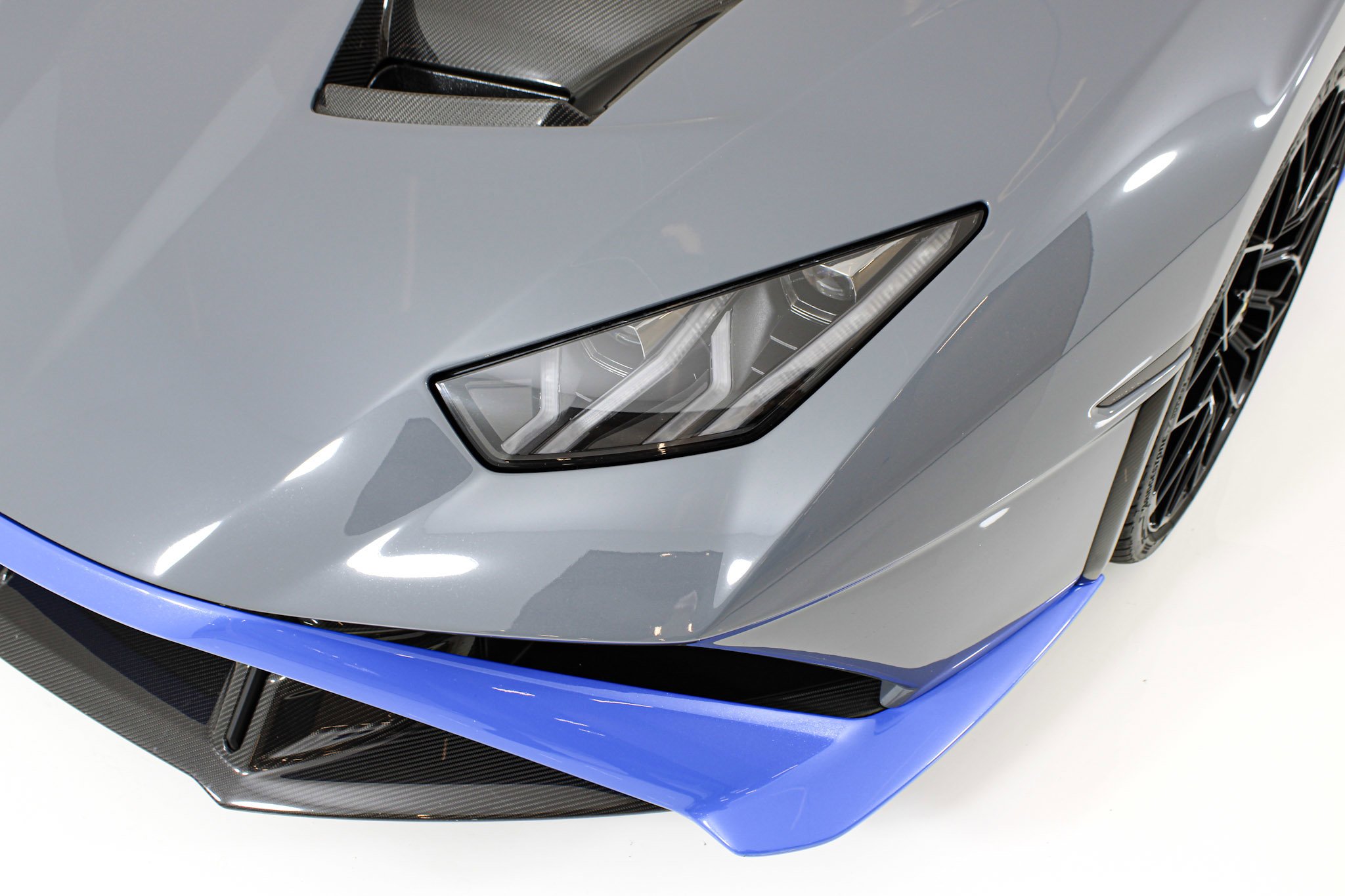 Used 2023 Gray Lamborghini  image 18