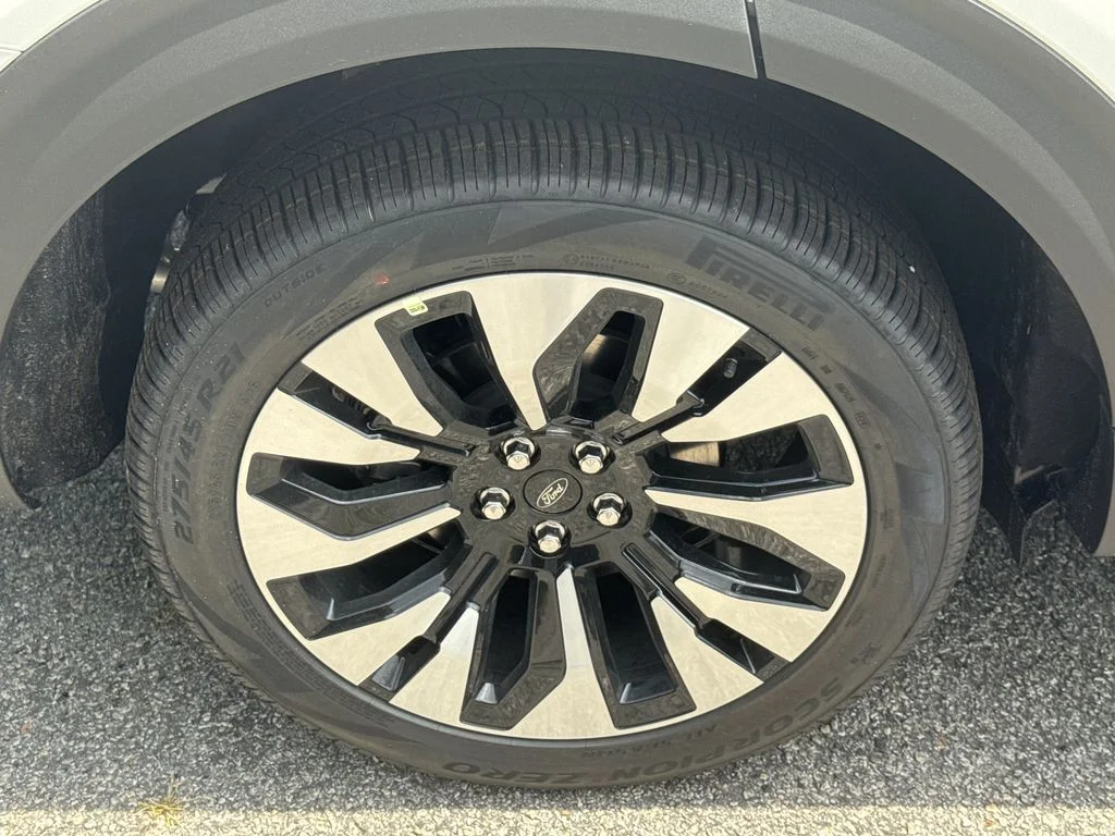 New 2026 White Ford Platinum image 17