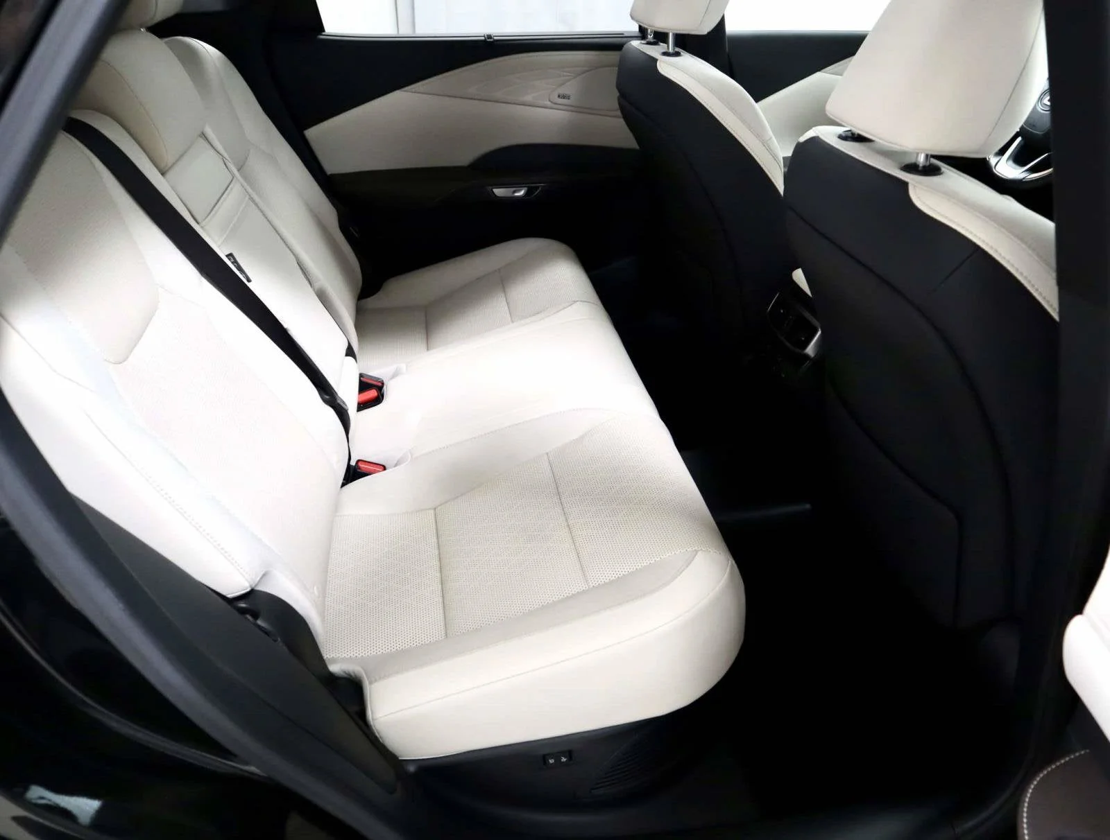 Used 2025 Caviar Lexus RX 450h+ Luxury image 13