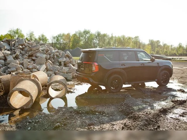 2025 Nissan Armada PRO-4X - Photo 10
