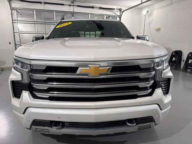 Used 2024 Beige Chevrolet High Country image 2