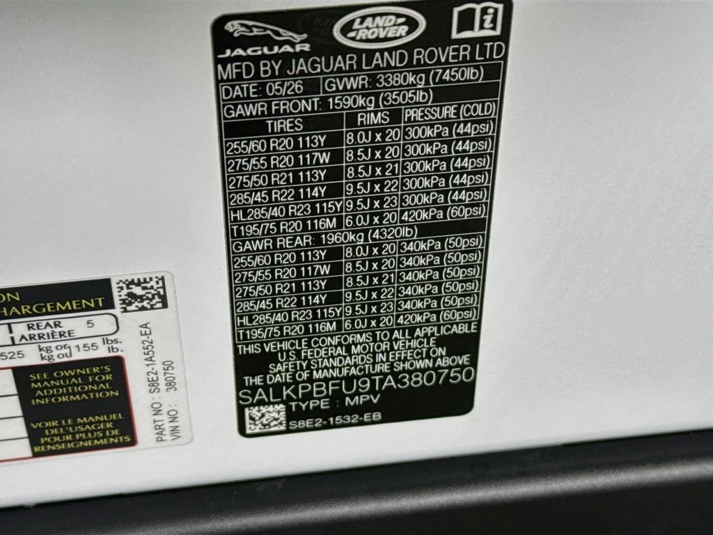 New 2026 Fuji White Land Rover SE image 31