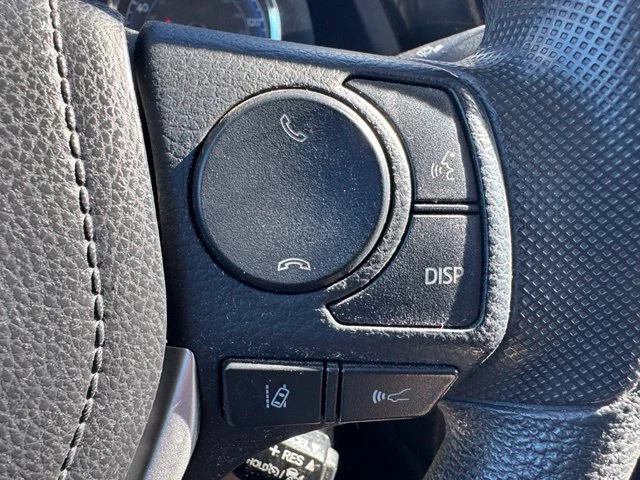 Used 2017 White Toyota L image 19