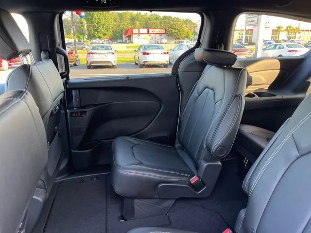 2026 Chrysler Pacifica Select - Photo 12