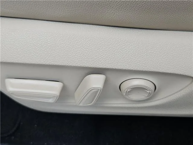 Used 2025 Wind Chill Pearl Toyota Limited All-Wheel Drive image 13