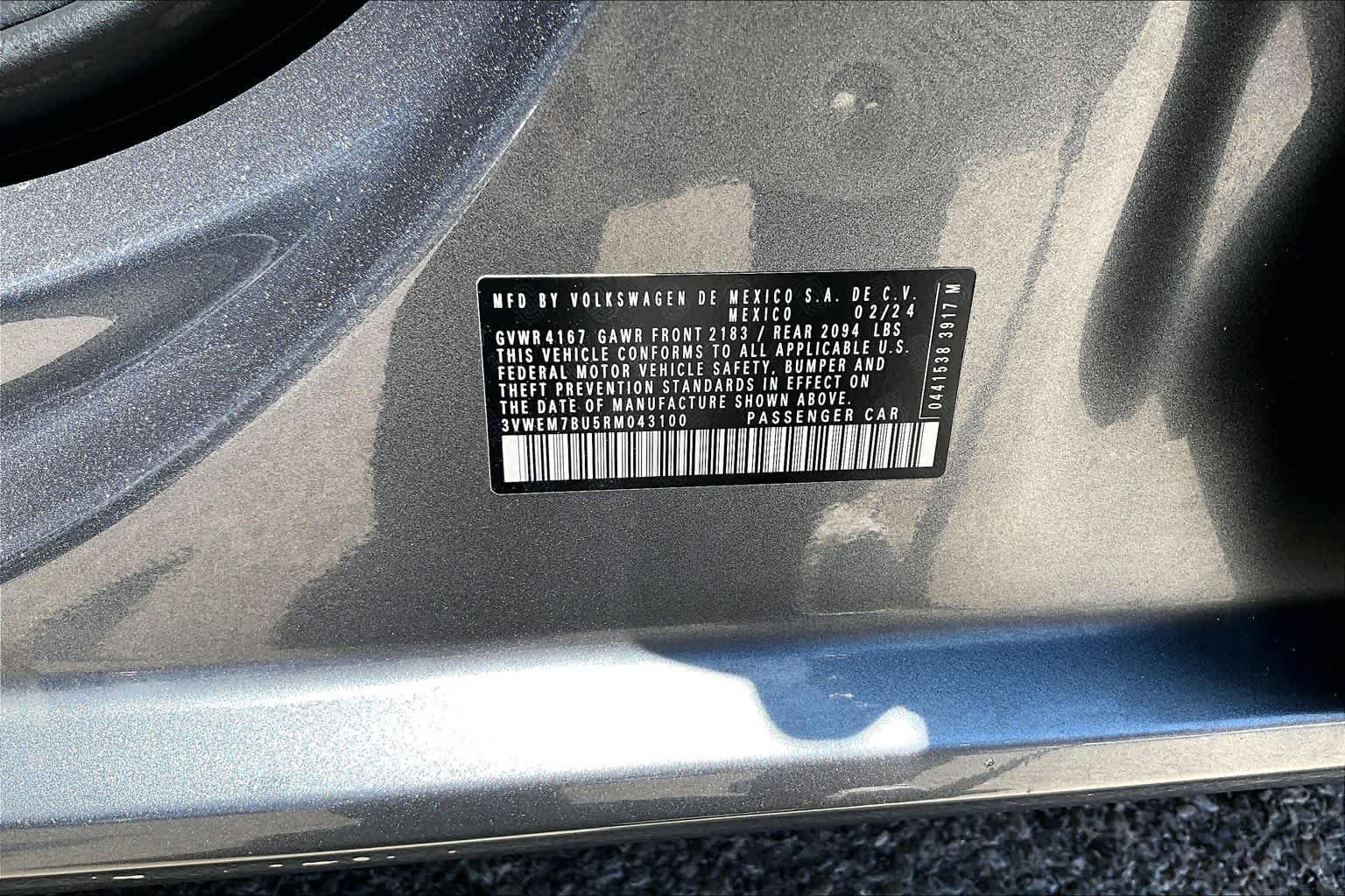 Used 2024 Platinum Gray Metallic Volkswagen SE image 35
