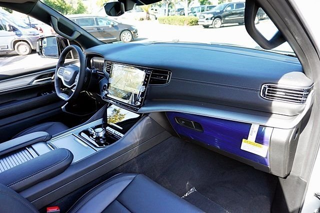 New 2026 Bright White Clear-Coat Exterior Paint Jeep Limited Altitude image 11