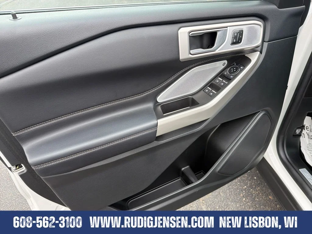 Used 2023 White Ford Limited image 12