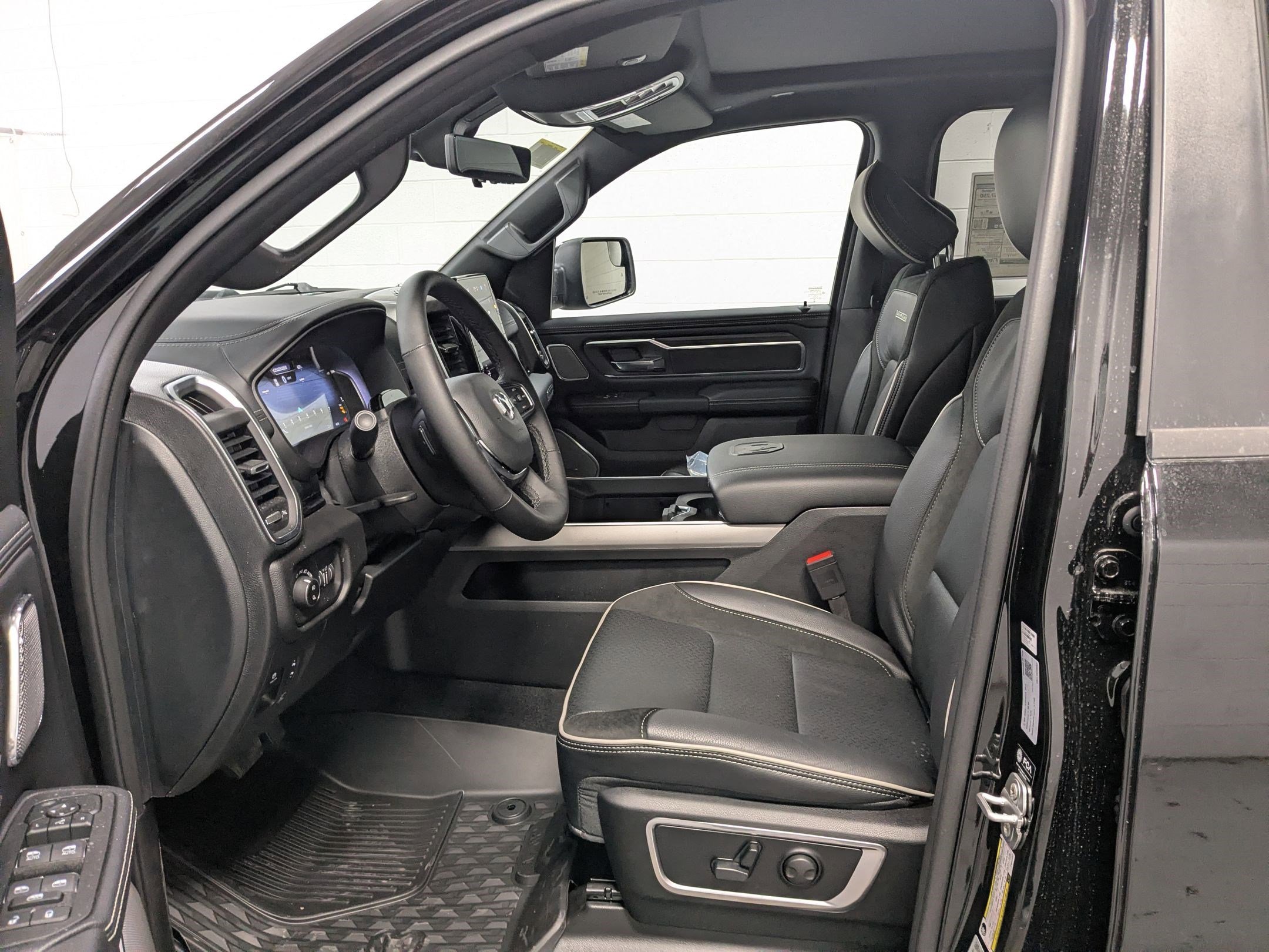 New 2026 Diamond Black Crystal Pearl-Coat Exterior Paint RAM Laramie image 13