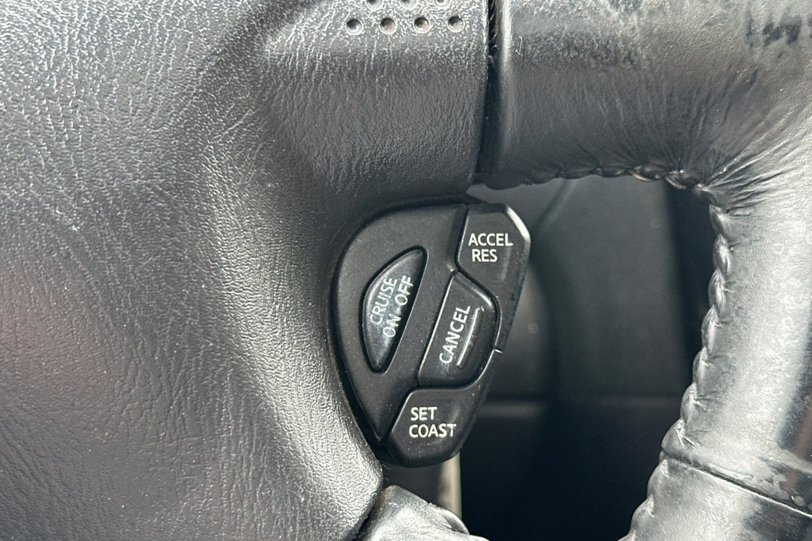 Used 2006 Yellow Nissan SE-R image 23