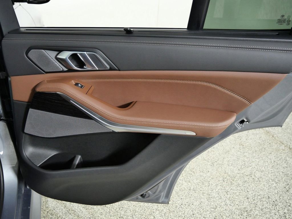 Used 2026 Skyscraper Grey Metallic BMW xDrive40i image 26