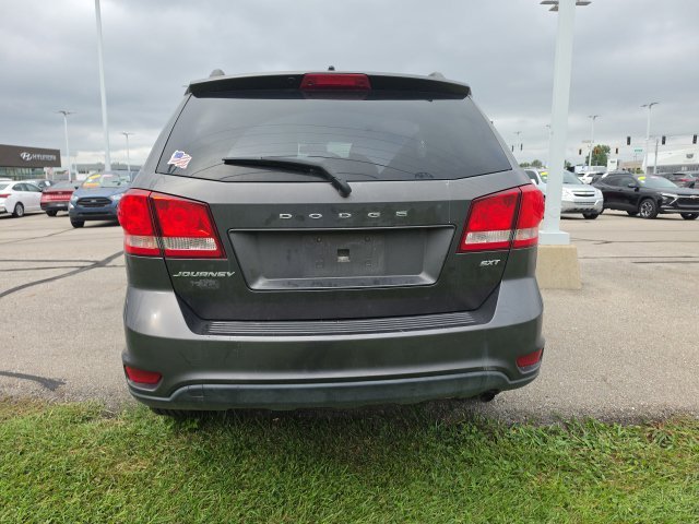 Used 2015 Gray Dodge SXT image 3