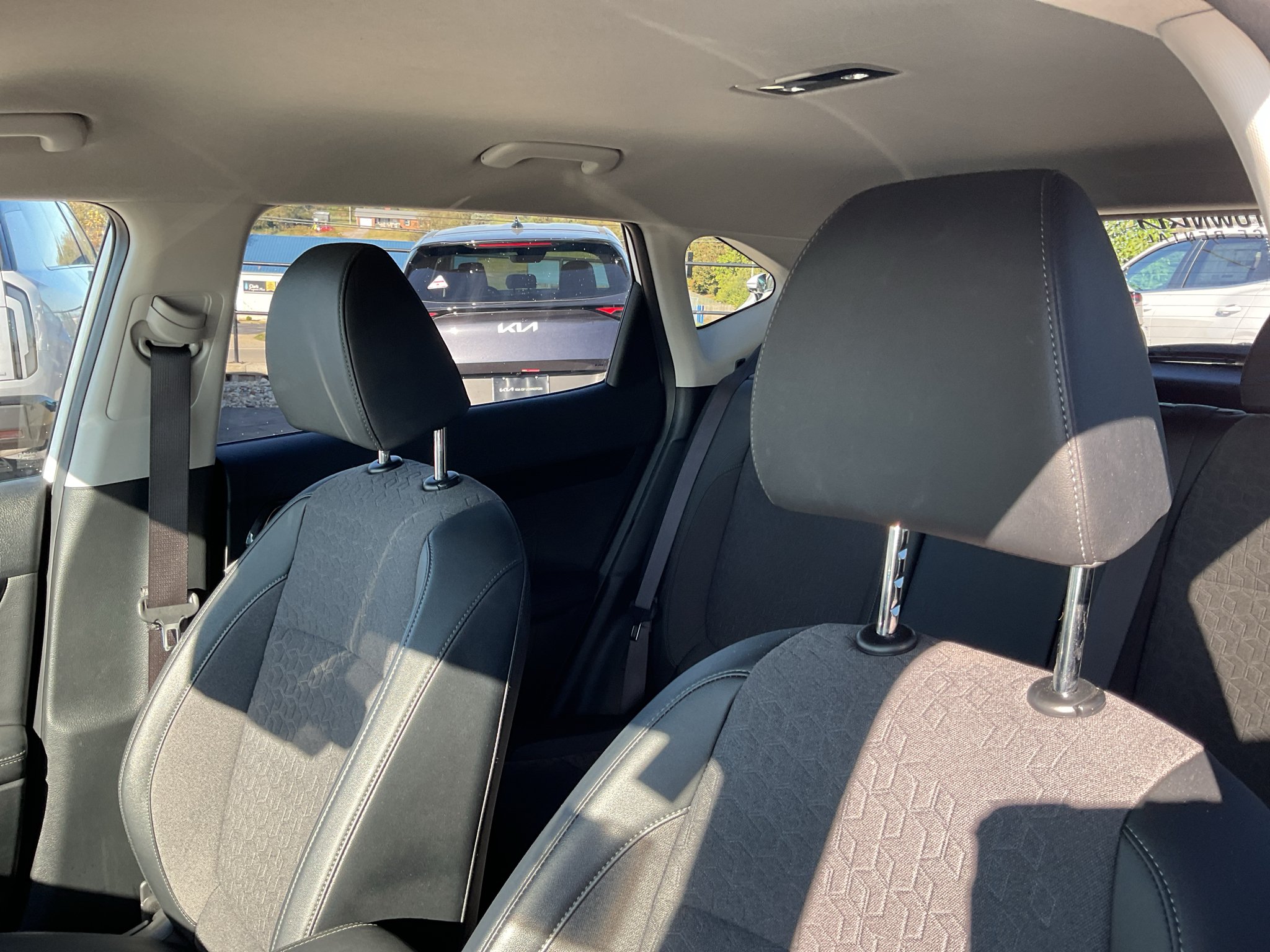 Used 2025 Clear White/Black Roof Kia S image 19