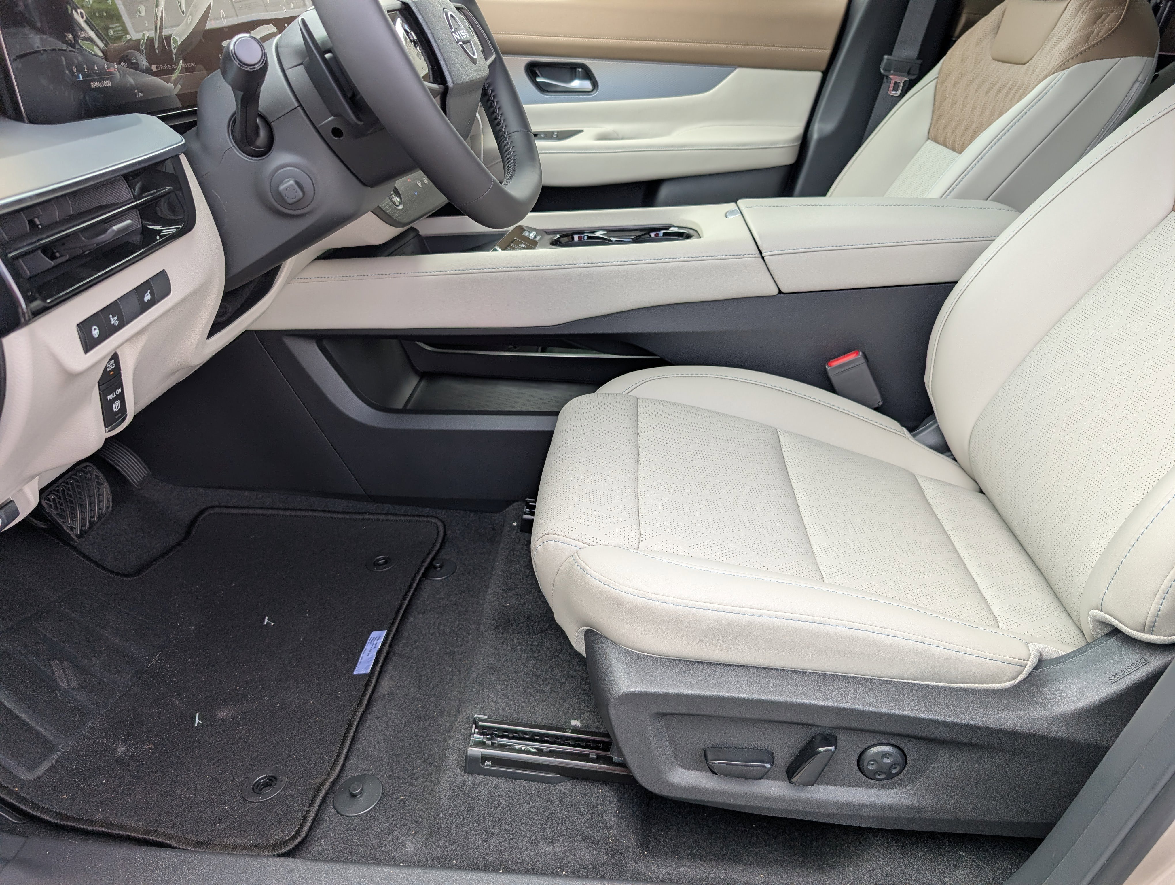 New 2026 Champagne Silver Metallic Nissan Platinum image 15