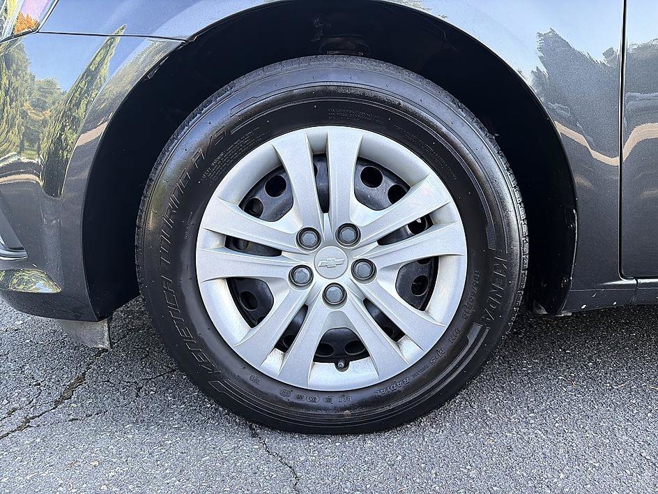 Used 2020 Nightfall Gray Metallic Chevrolet LT image 8