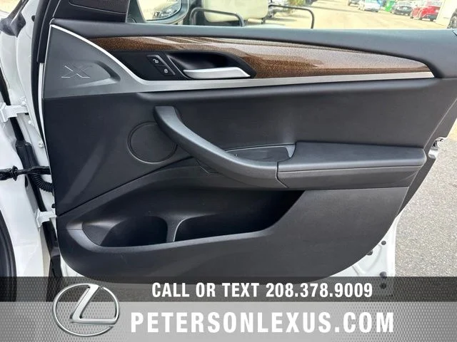 Used 2022  BMW xDrive30i image 12