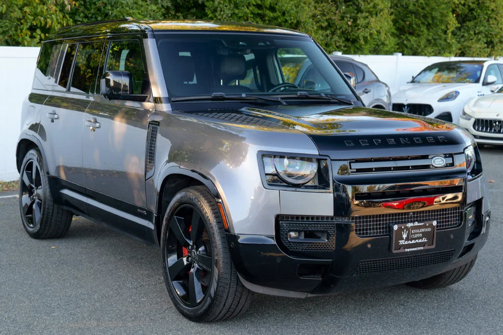 Used 2023 Gray Land Rover X image 8