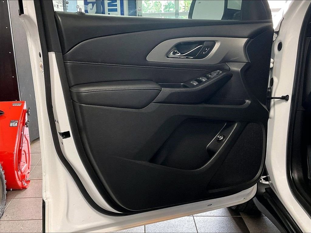 Used 2023 White Chevrolet LT image 9