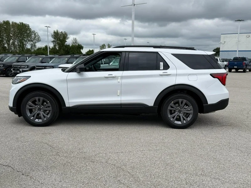 New 2027 Oxford White Ford Active w/100A Pkg 4WD image 2