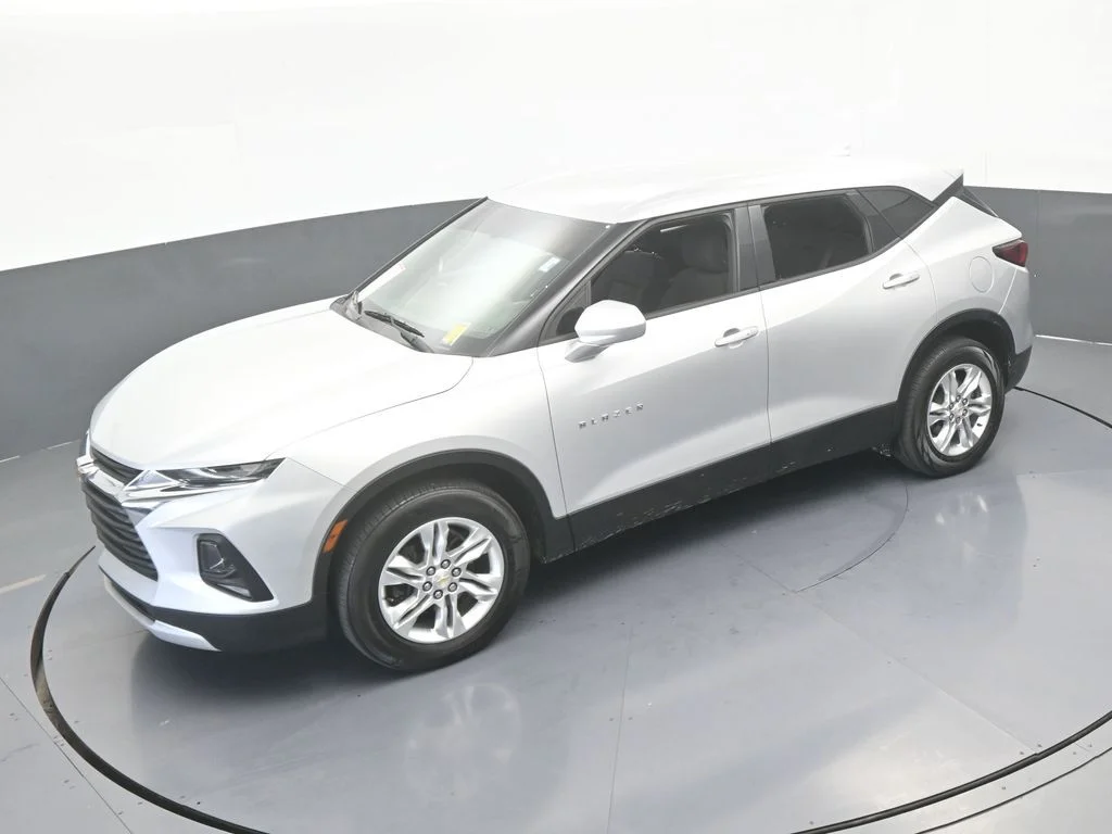 Used 2019 Silver Ice Metallic Chevrolet L image 41