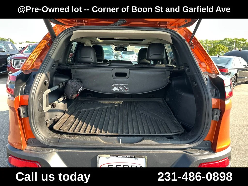 Used 2015 Orange Jeep Trailhawk image 28