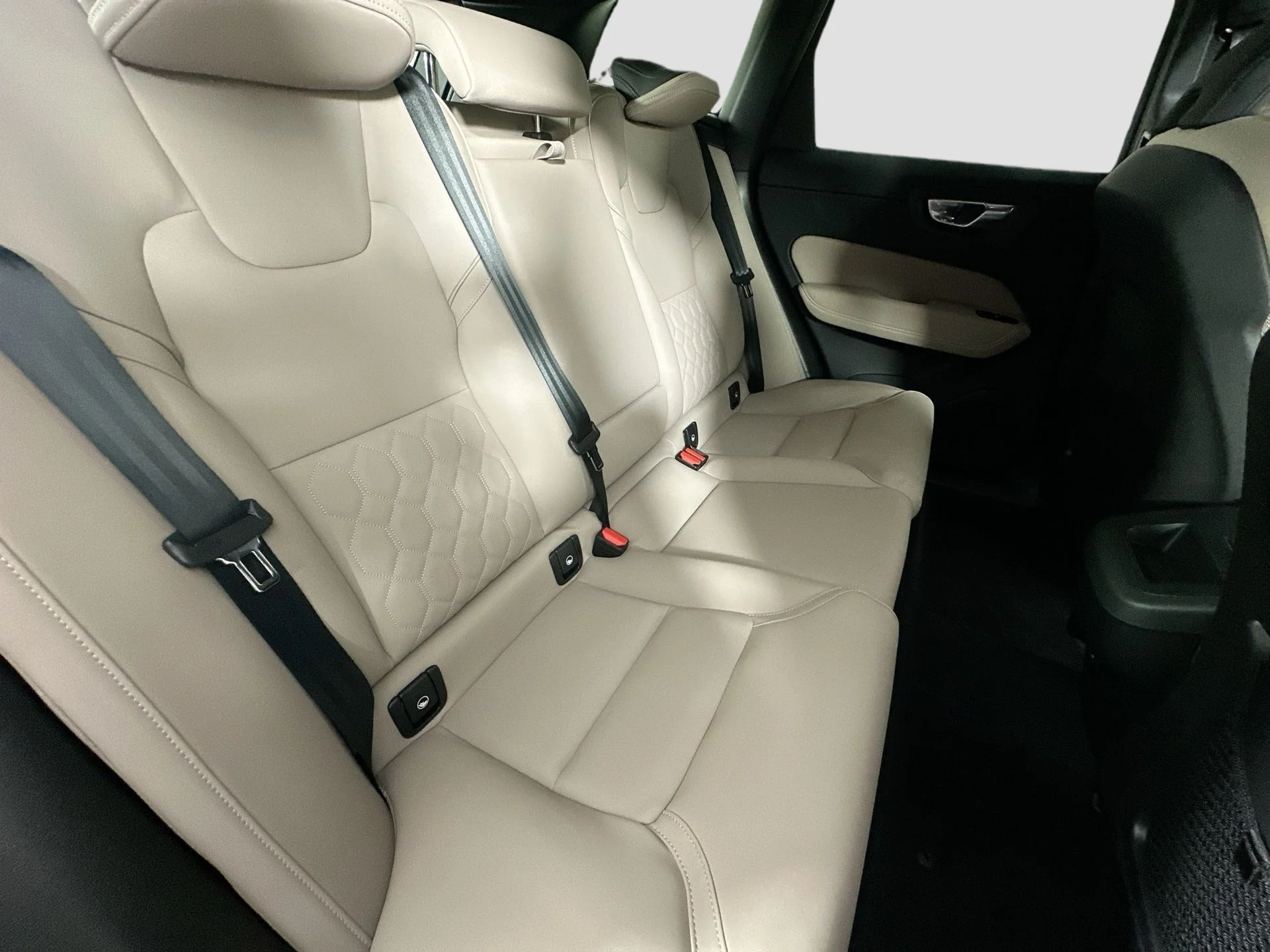 New 2026 Mulberry Red Volvo Plus image 28