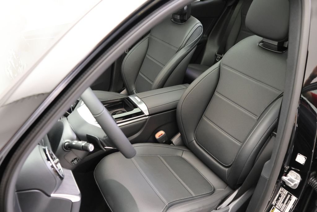 Used 2026 Black Mercedes-Benz GLC 300 image 38