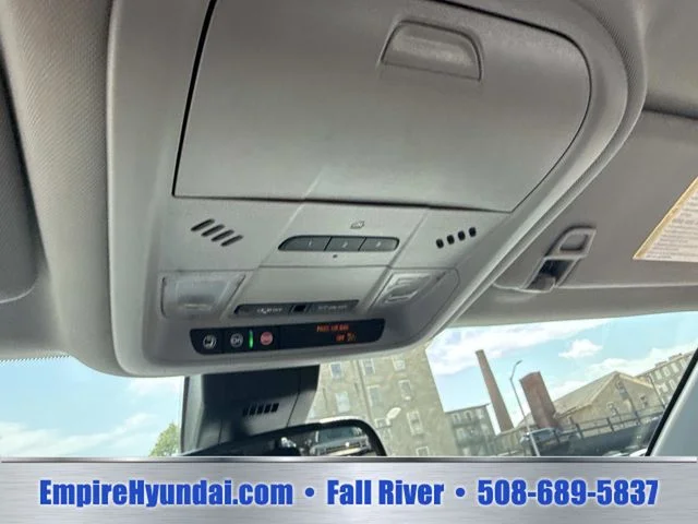 Used 2024 White GMC SLT image 36