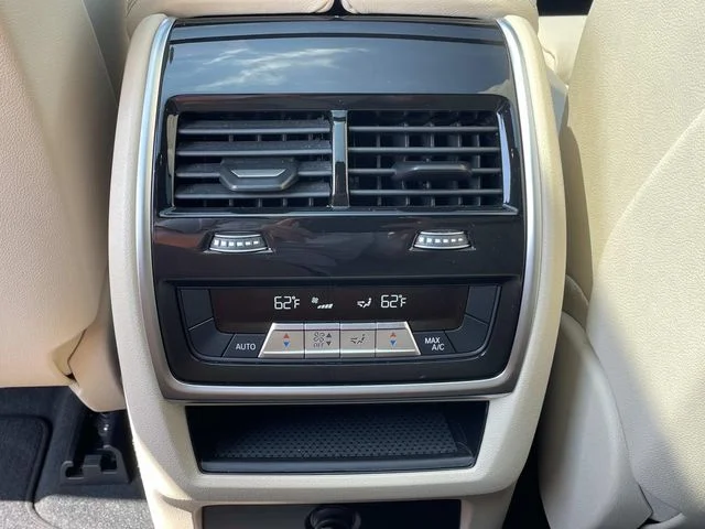 Used 2022 White BMW sDrive40i image 12