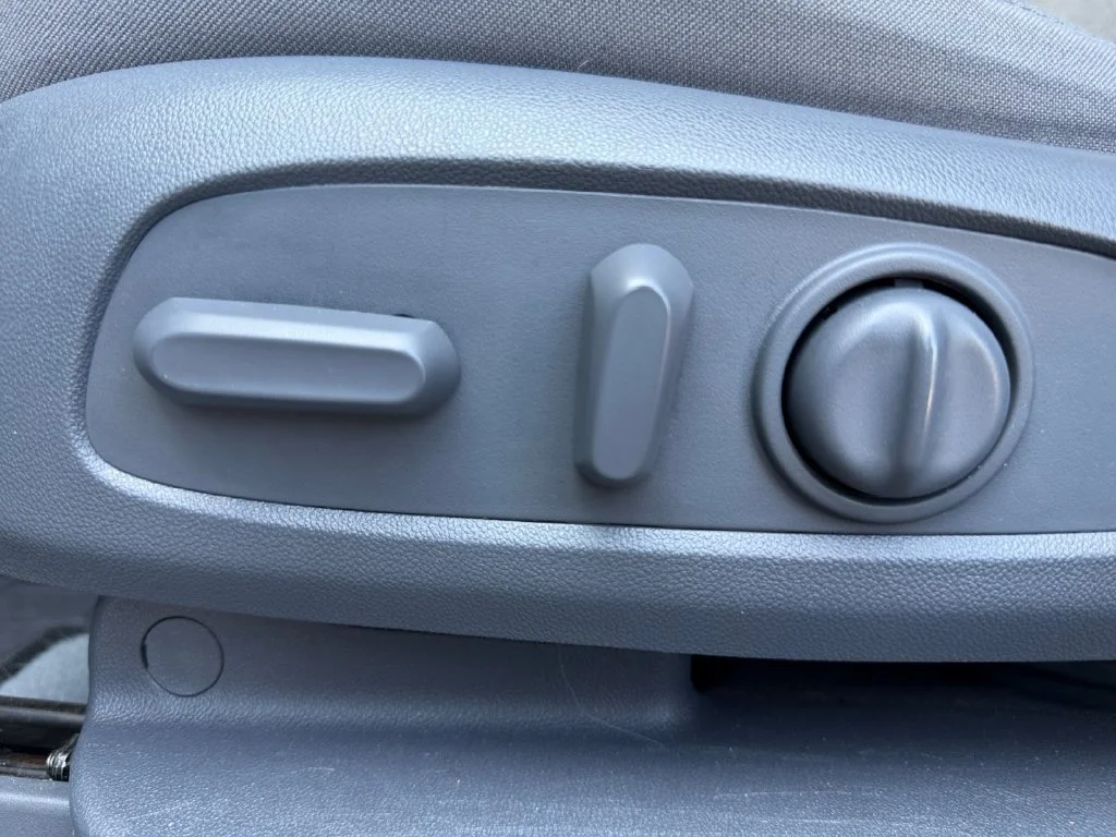 Used 2019 SUMMIT WHITE Chevrolet  image 30