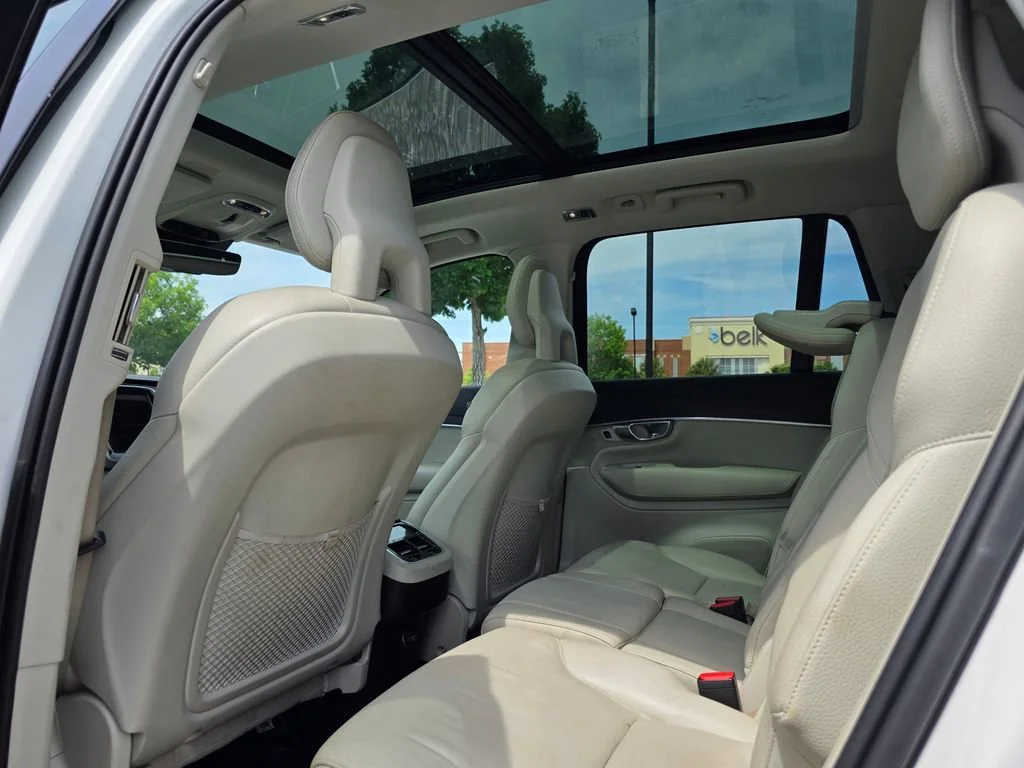 Used 2020 White Volvo T5 Momentum 7 Passenger image 29