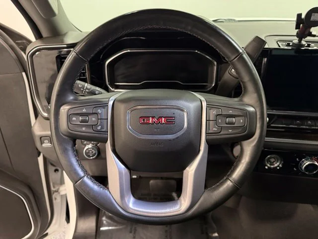 Used 2023 White GMC Elevation image 20