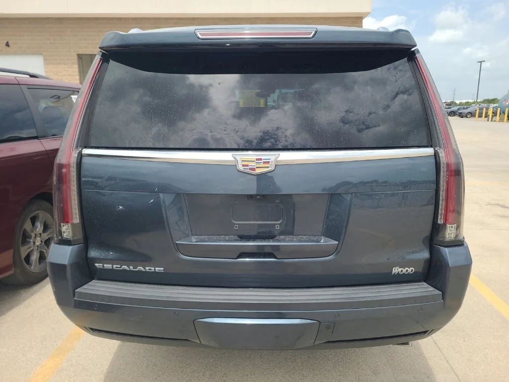 Used 2019 Shadow Metallic Cadillac Platinum image 12