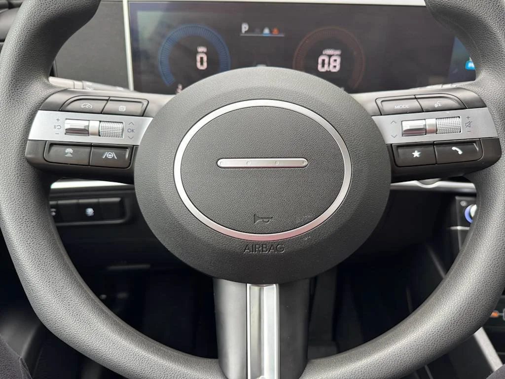 Used 2025 Silver Hyundai SE image 26