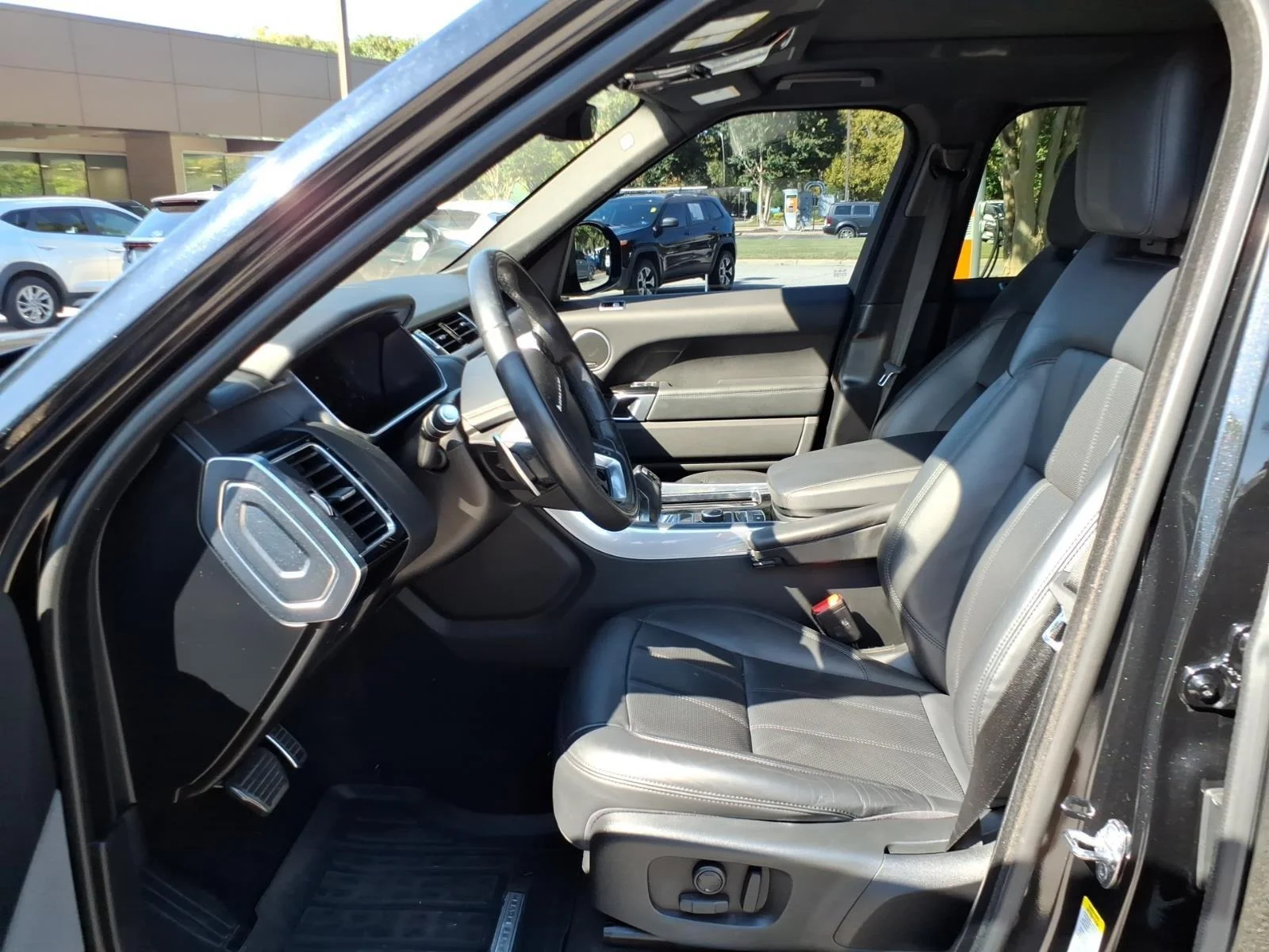 Used 2021 Santorini Black Metallic Land Rover HSE Silver Edition image 12