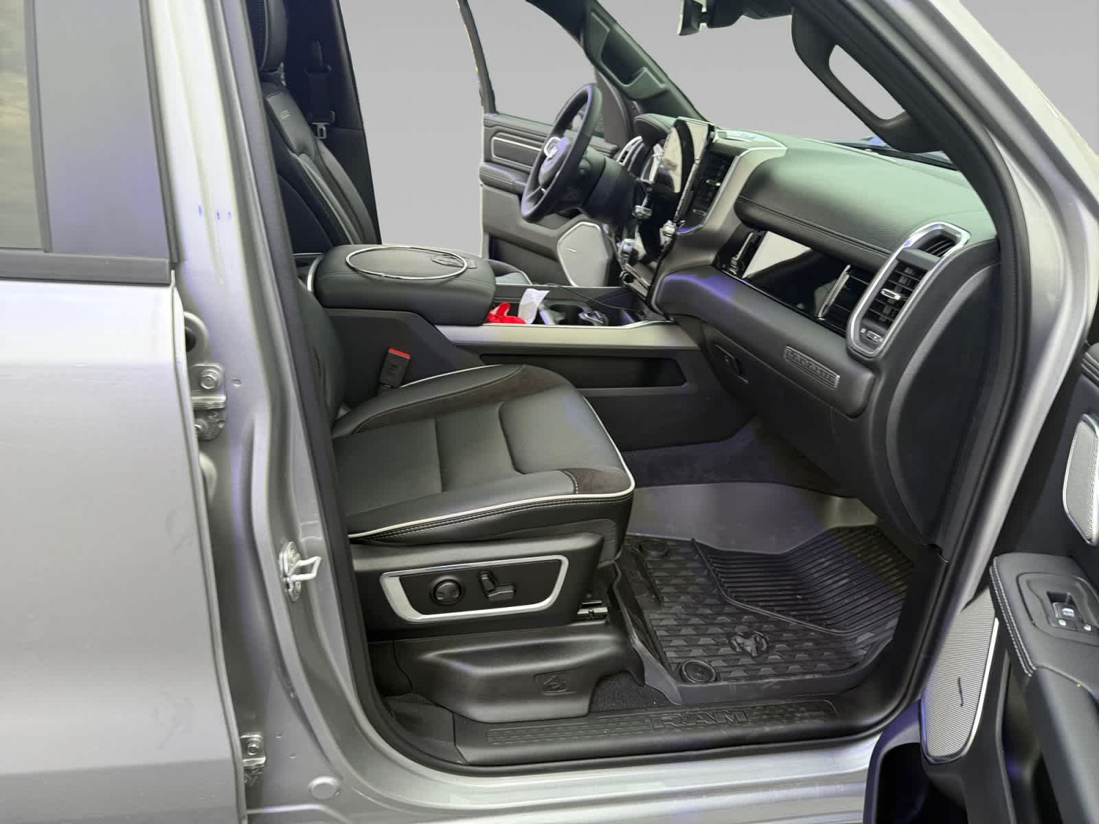 2026 RAM 1500 Laramie - Photo 15