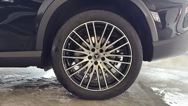 Used 2025 Black Mercedes-Benz GLC 300 image 11