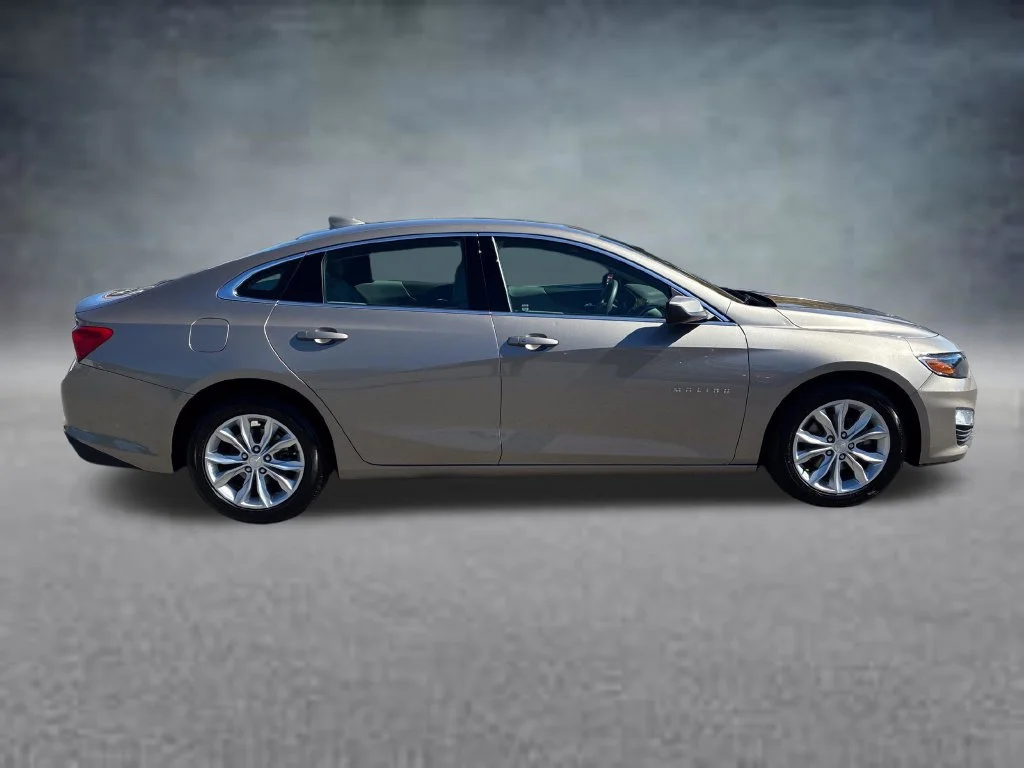 Used 2025 Mineral Gray Metallic Chevrolet 1LT image 8