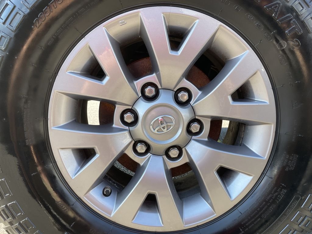 Used 2017 White Toyota SR5 image 28