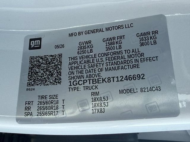 New 2026 Summit White Chevrolet WT image 17