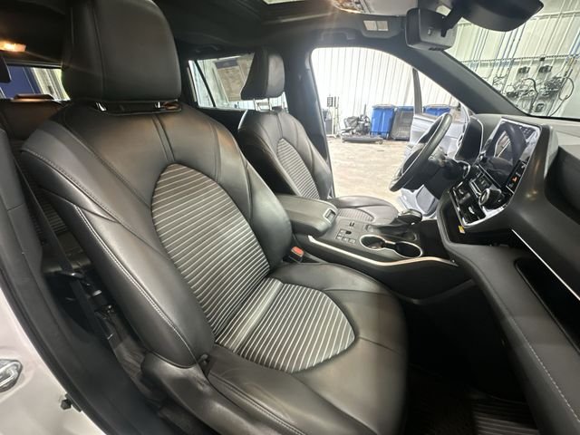 Certified Used 2023 Pearl Toyota XSE image 32
