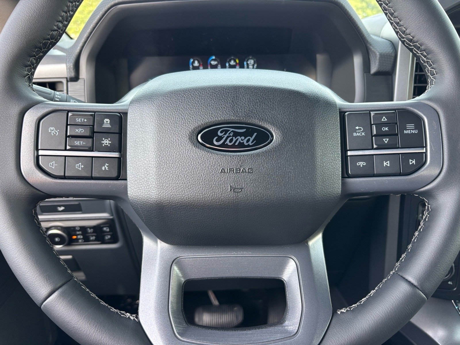 New 2026 Oxford White Ford XLT image 19