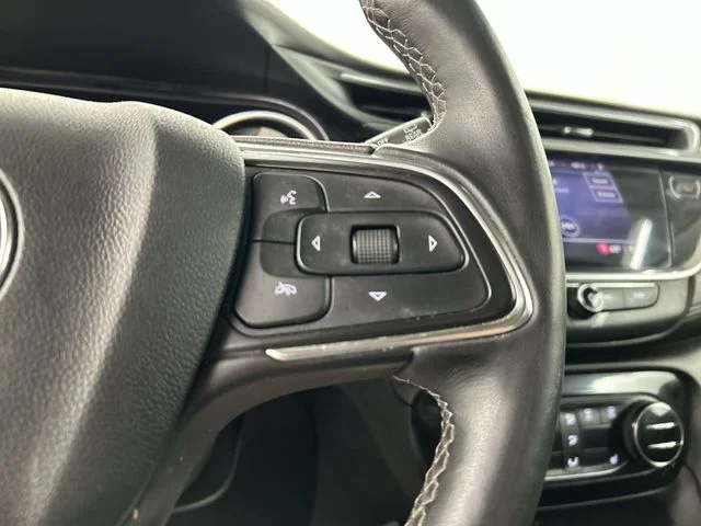 Used 2022 Red Buick Essence image 12