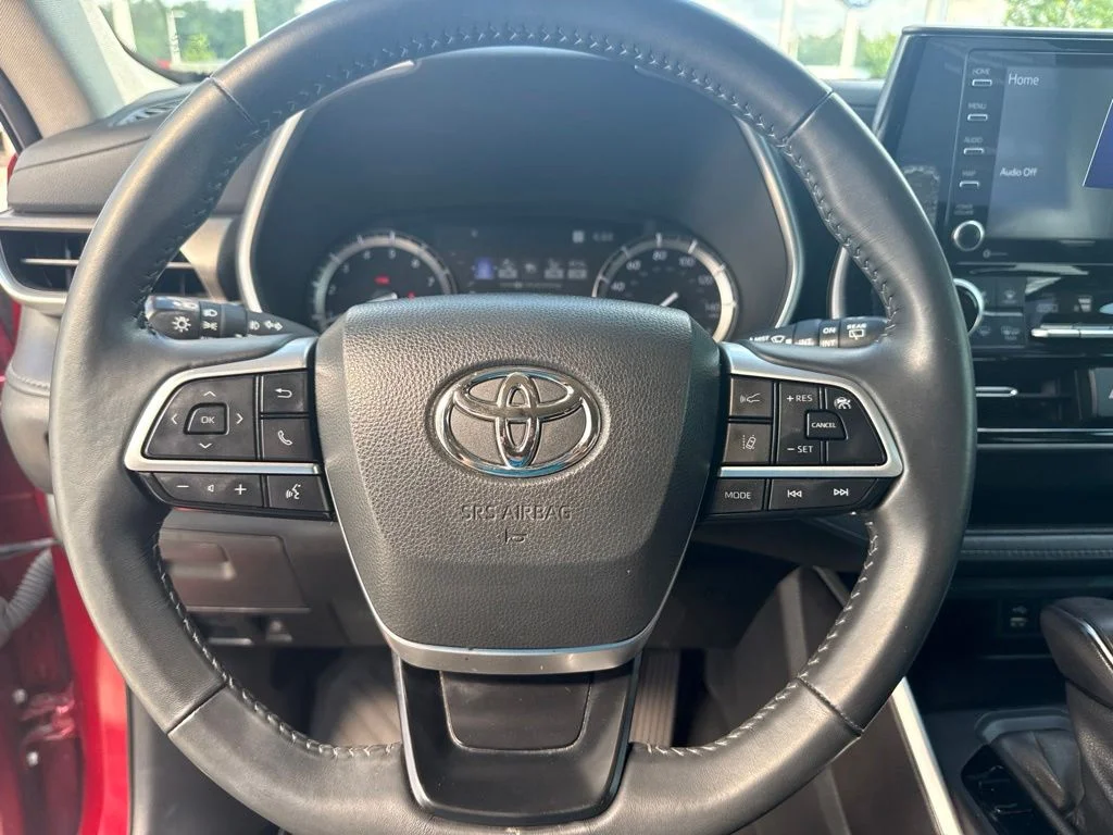 Certified Used 2022 Ruby Flare Pearl Toyota XLE image 21